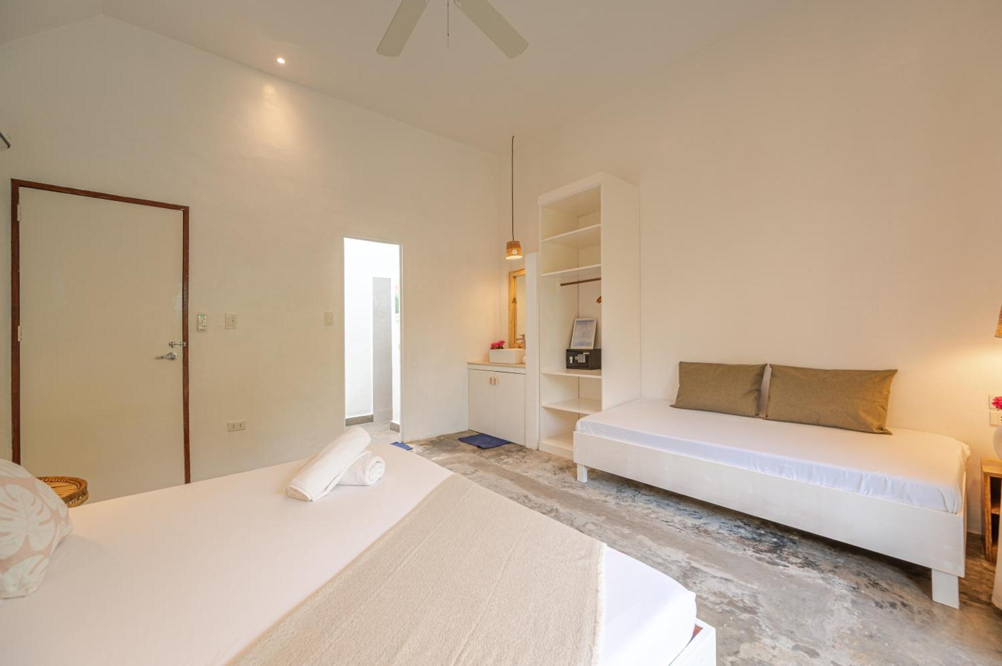 Blauset Two Hotel General Luna  Luaran gambar